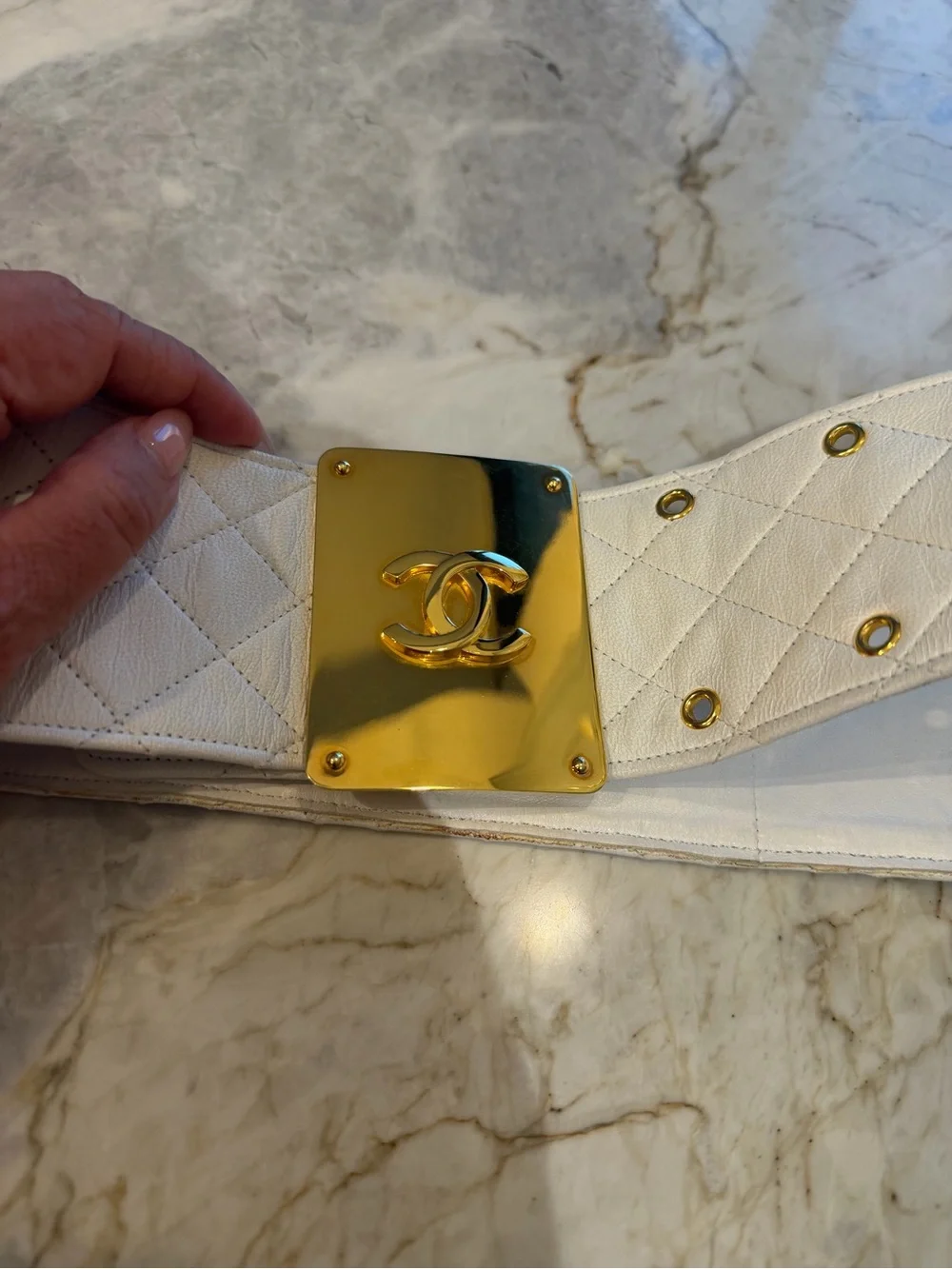CHANEL White Quilted Leather Waist Belt with Gold CC Plaque